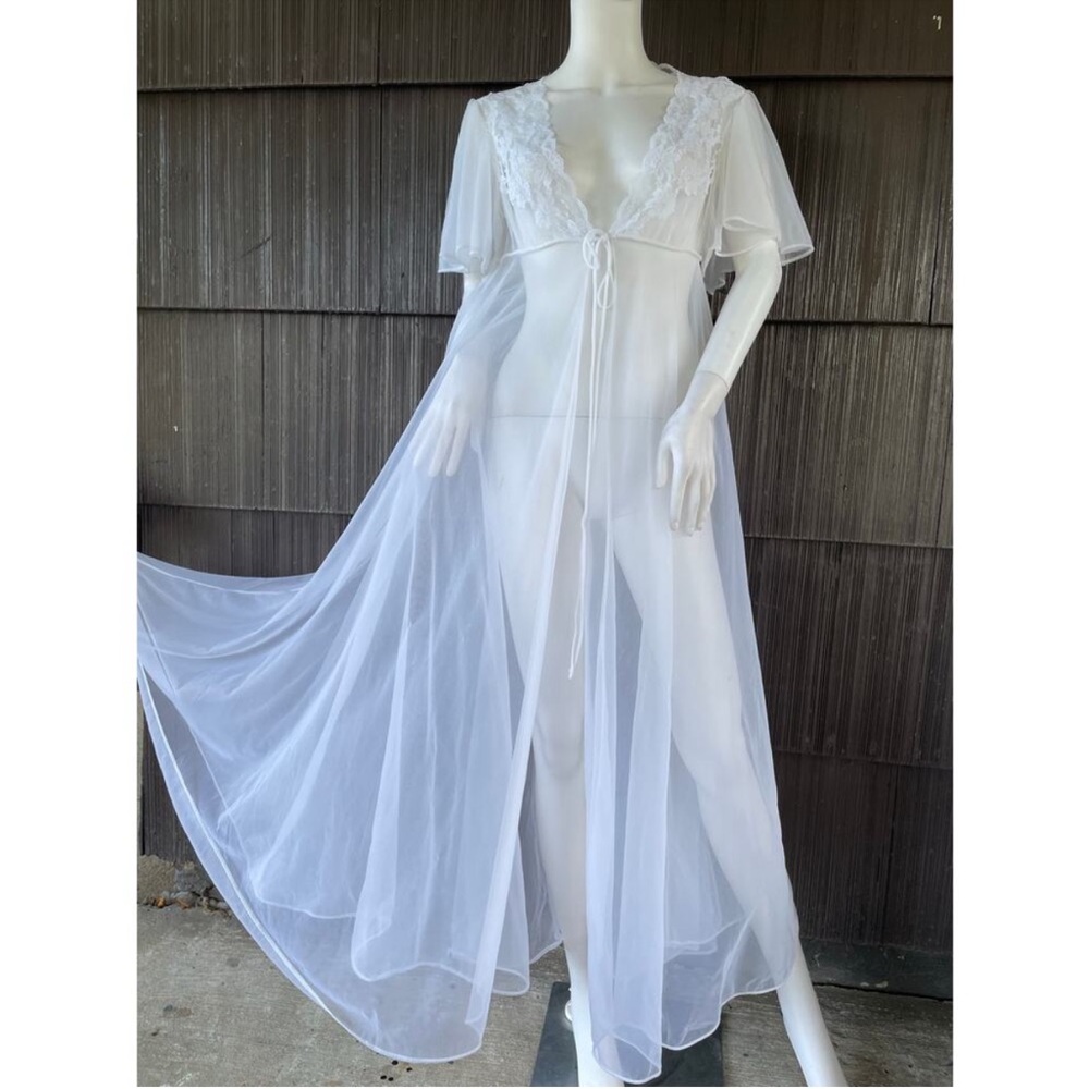 Vintage Val Mode Sheer flutter Sleeve Lace White Maxi Robe